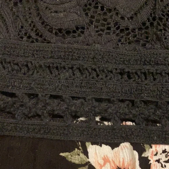 Woman’s or Teens Floral Shorts Jumper - Picture 7 of 7